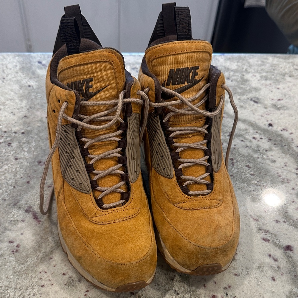 Nike Men's Tan and Brown Sneakers